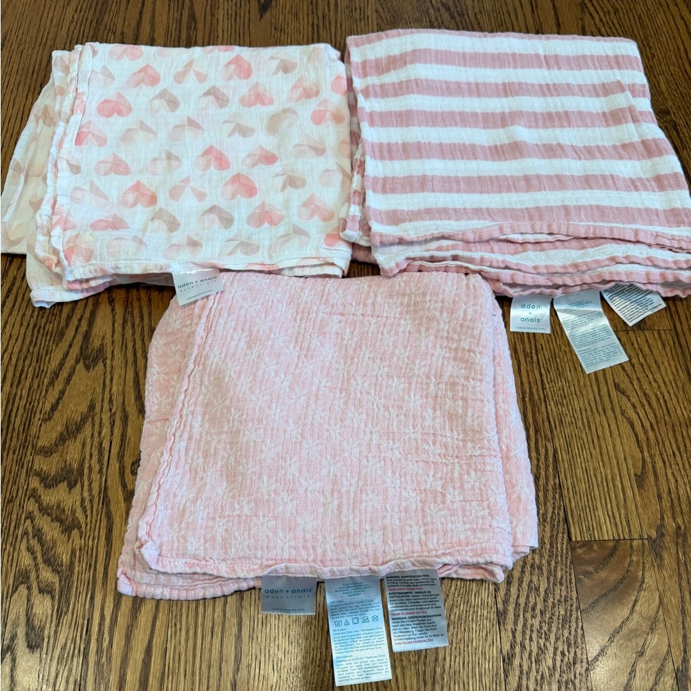 ADEN + ANAIS ESSENTIALS COTTON MUSLIN 3 SET BABY SWADDLES PINK AND WHITE DESIGNS